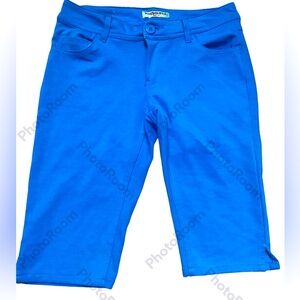 Women's Capris in Size M